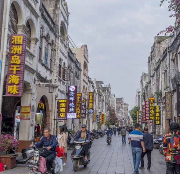 The old street in Beihai, where students try out what they learn