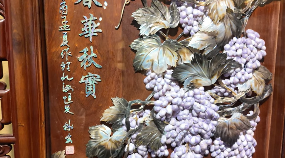A shell-carving workshop in Beihai