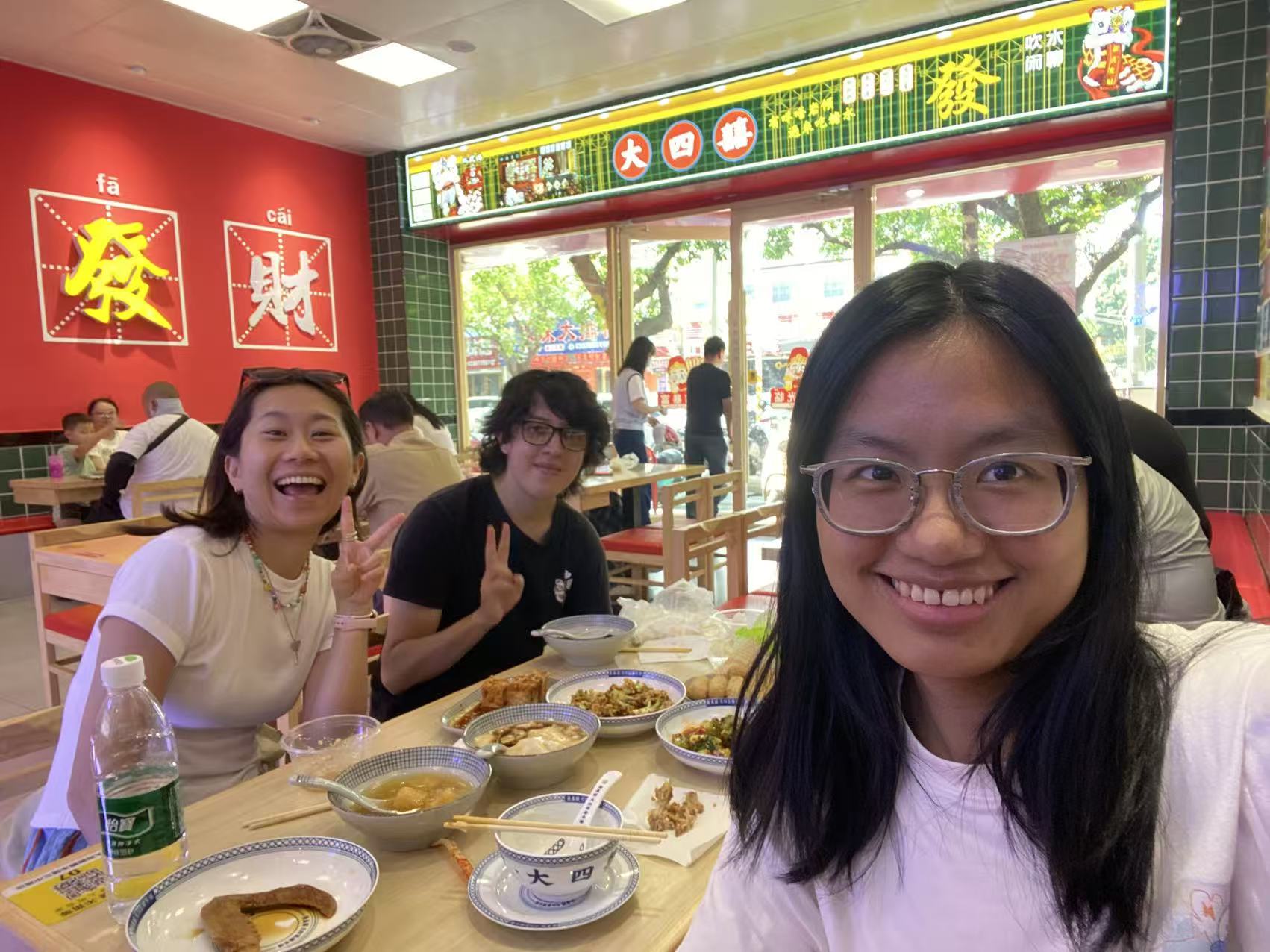 Australian and Japanese students on a study trip together