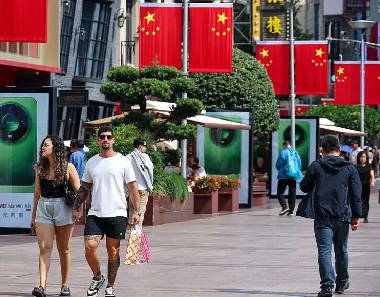 Students out shopping on a study trip