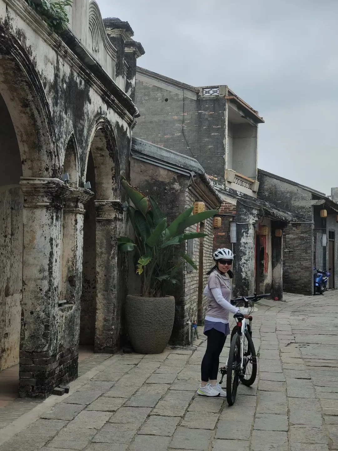 A walking tour down the old street in Beihai